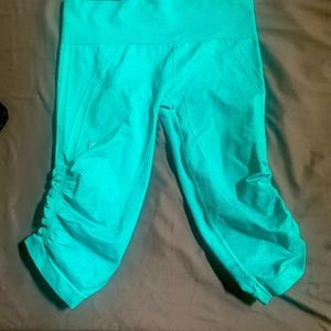 Lululemon size 8 teal leggings.